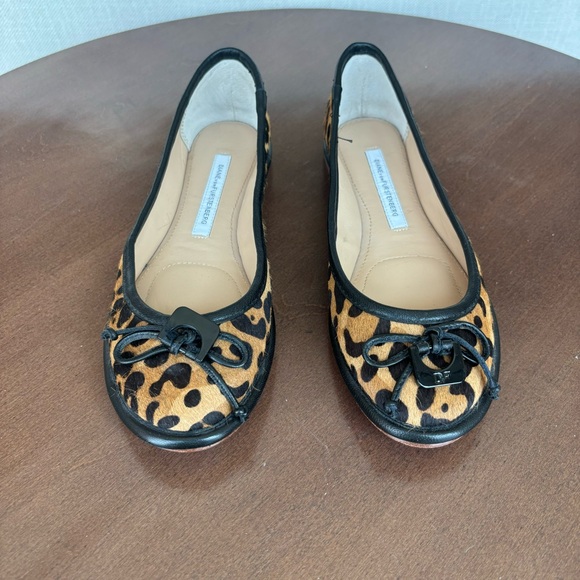 DIANE VON FURSTENBERG FLATS, Size 6 - Picture 2 of 13